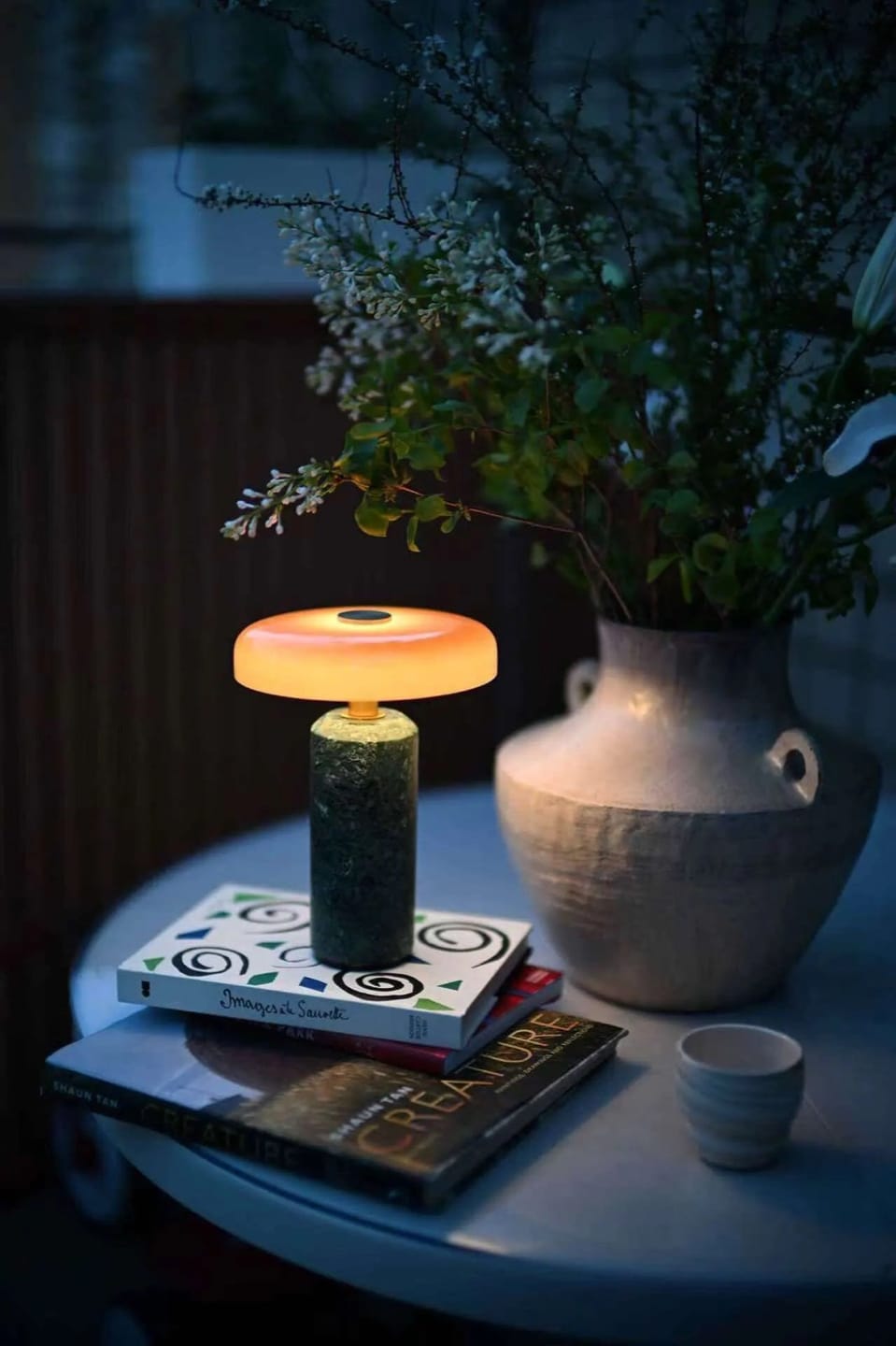Customer photo review of Lampe de Chevet Sans Fil Champignon en Marbre et Verre Opalin, Tactile et Rechargeable avec Variateur et Finitions Laiton - Églantine