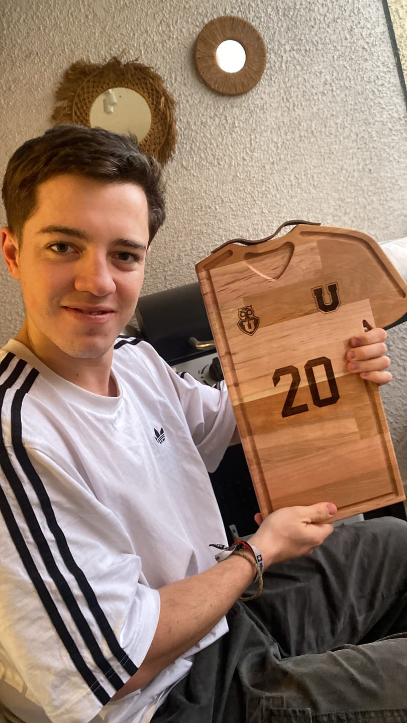 Customer photo review of Tabla Futbol Personalizada