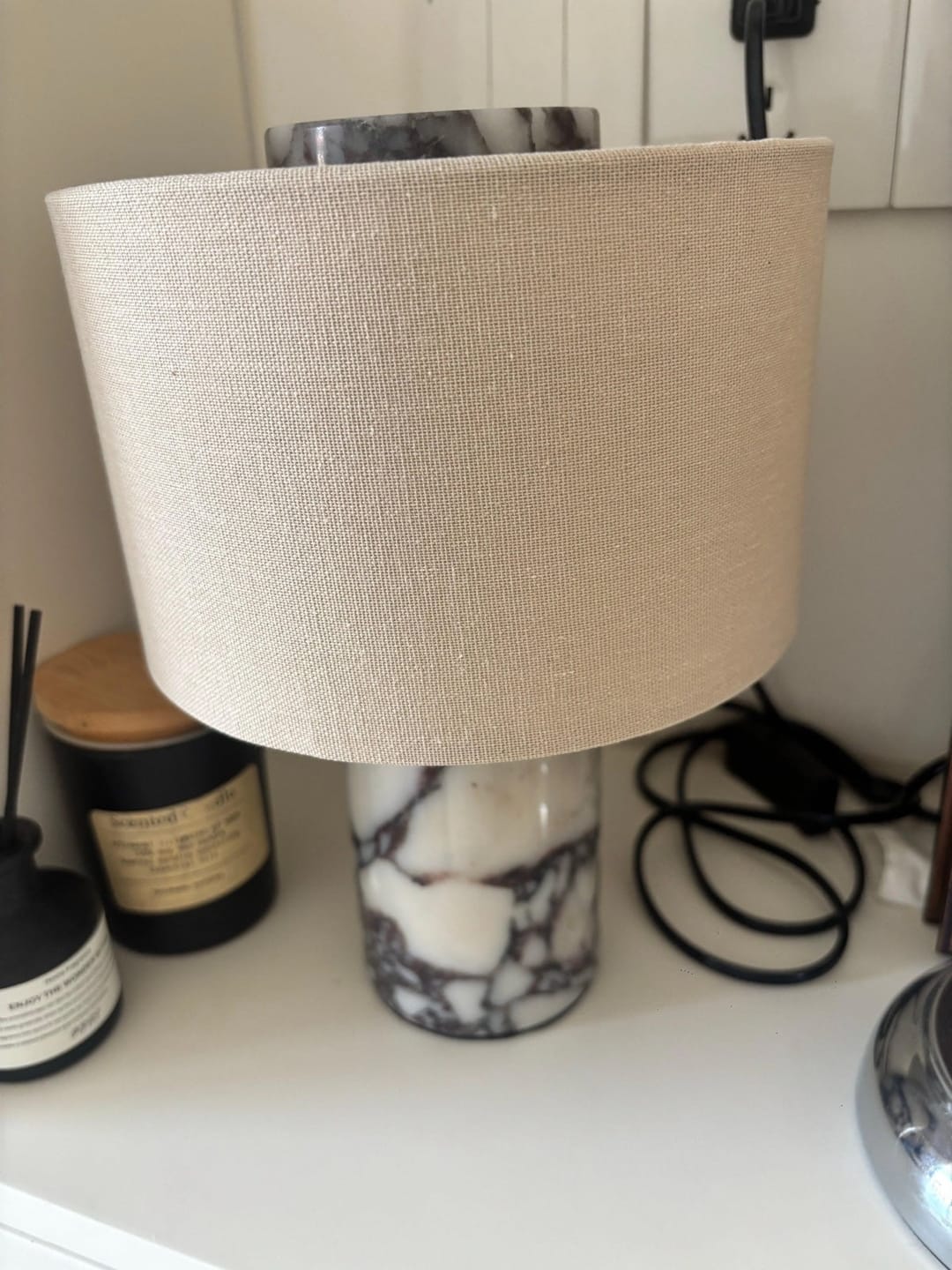 Customer photo review of Lampe de Chevet Sans Fil Tactile en Marbre ou Travertin, Rechargeable avec Variateur et Abat-Jour en Tissu - Isaure