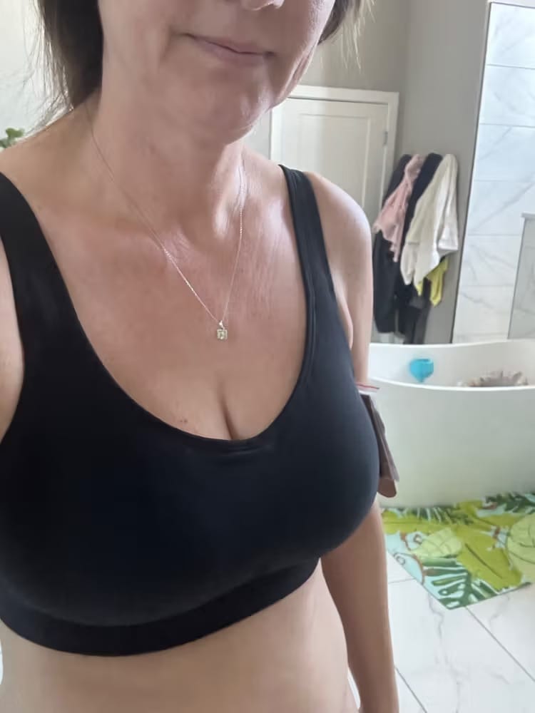Customer photo review of Veiora® Premium Wireless Shaper Bra