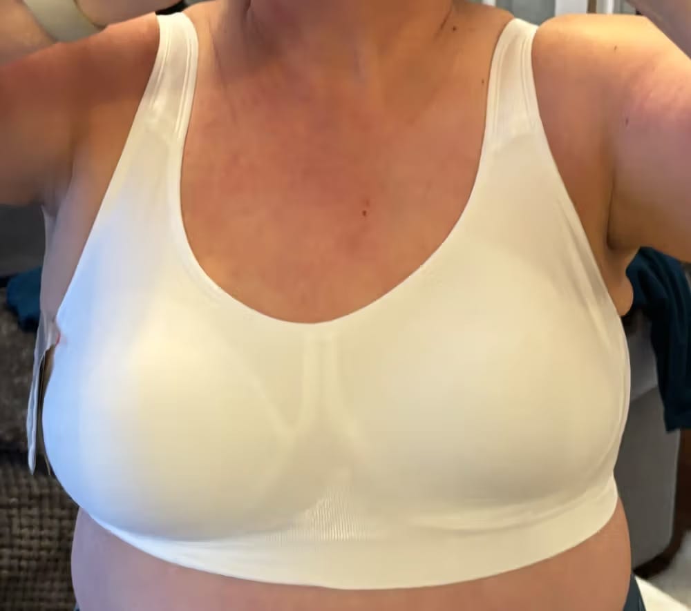 Customer photo review of Veiora® Premium Wireless Shaper Bra