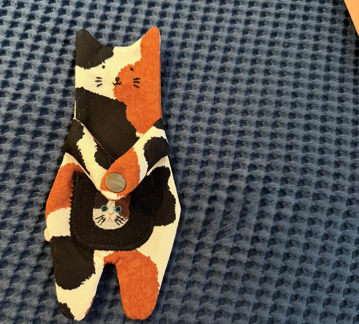 Customer photo review of Hug Cat/Bear Zipper Pouch Bag Charm