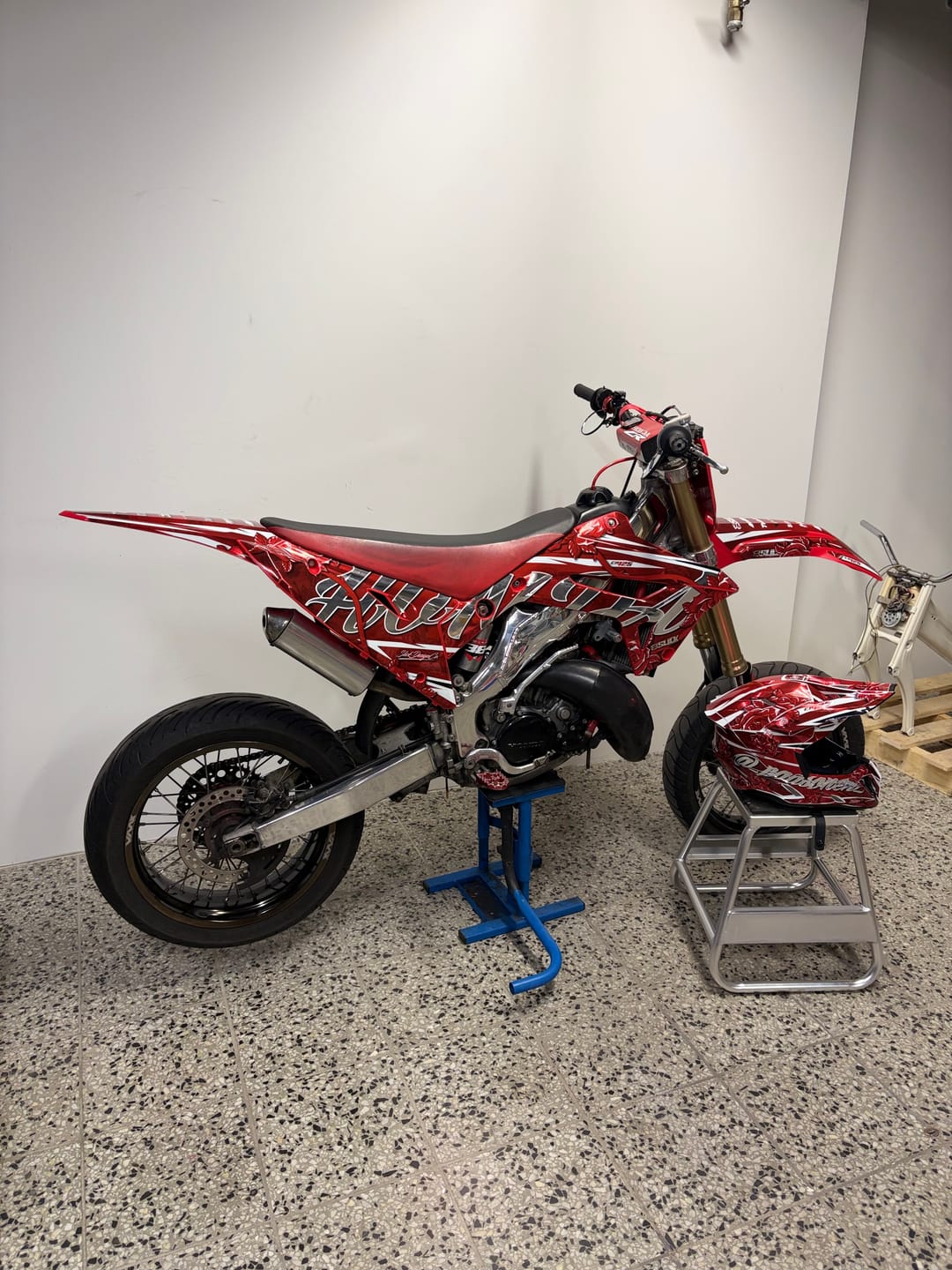 Customer photo review of FULL CUSTOM GRAPHICS KIT