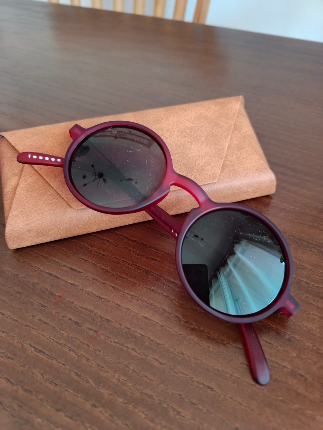 Customer photo review of Anteojos de sol Lennon Wine Red