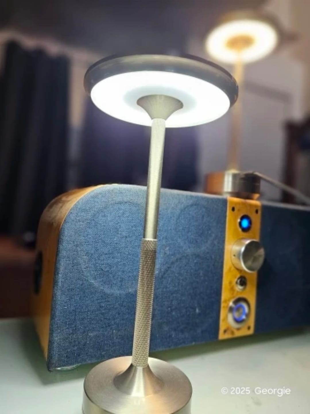 Customer photo review of Lampe de Table Sans Fil Rechargeable en Métal, Lampe de Chevet Tactile LED Design avec Variateur pour Maison et Restaurant - Domitille