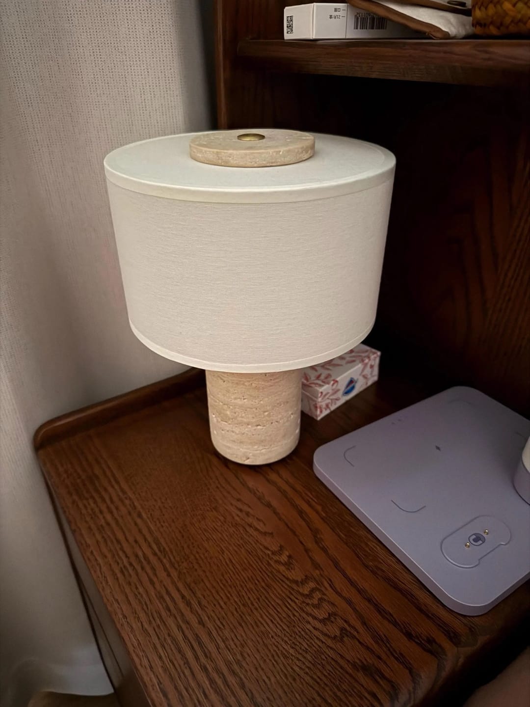 Customer photo review of Lampe de Chevet Sans Fil Tactile en Marbre ou Travertin, Rechargeable avec Variateur et Abat-Jour en Tissu - Isaure