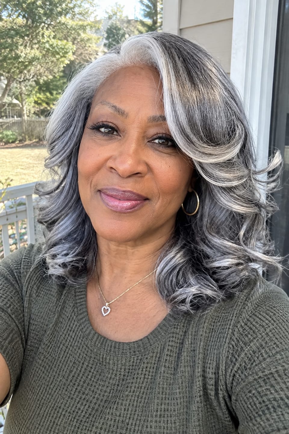 Customer photo review of Luvwin 5X5 Salt & Pepper More Salt Highlight Front Glueless Wave Wig