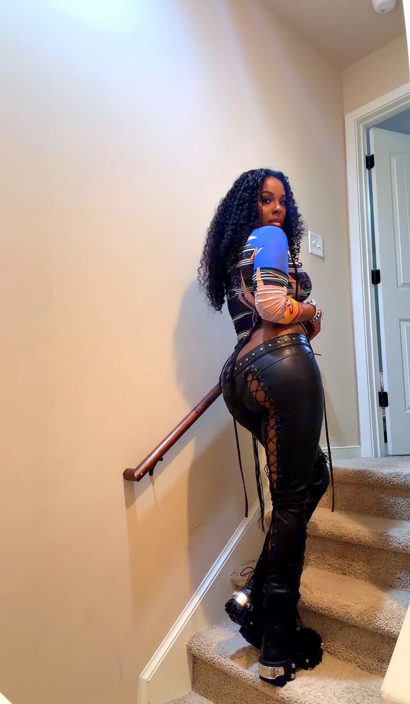 Customer photo review of Vice Pant (Black)