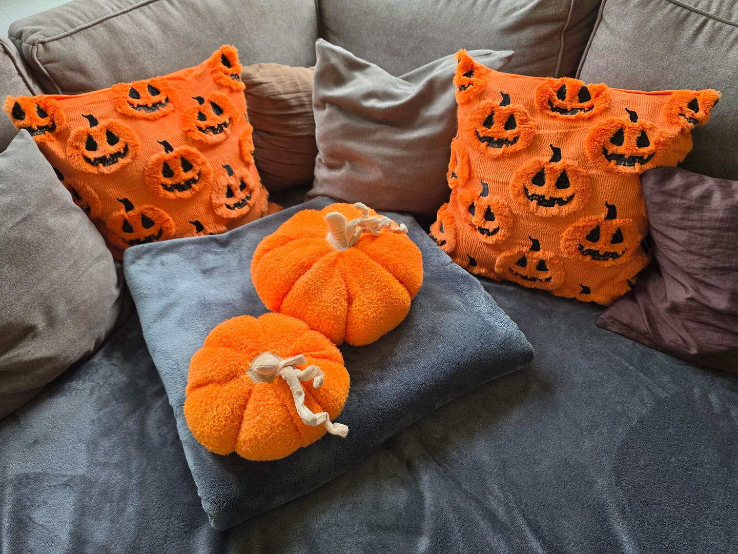 Customer photo review of Halloween Kürbis Kissen - kuschlig orange Herbst Deko