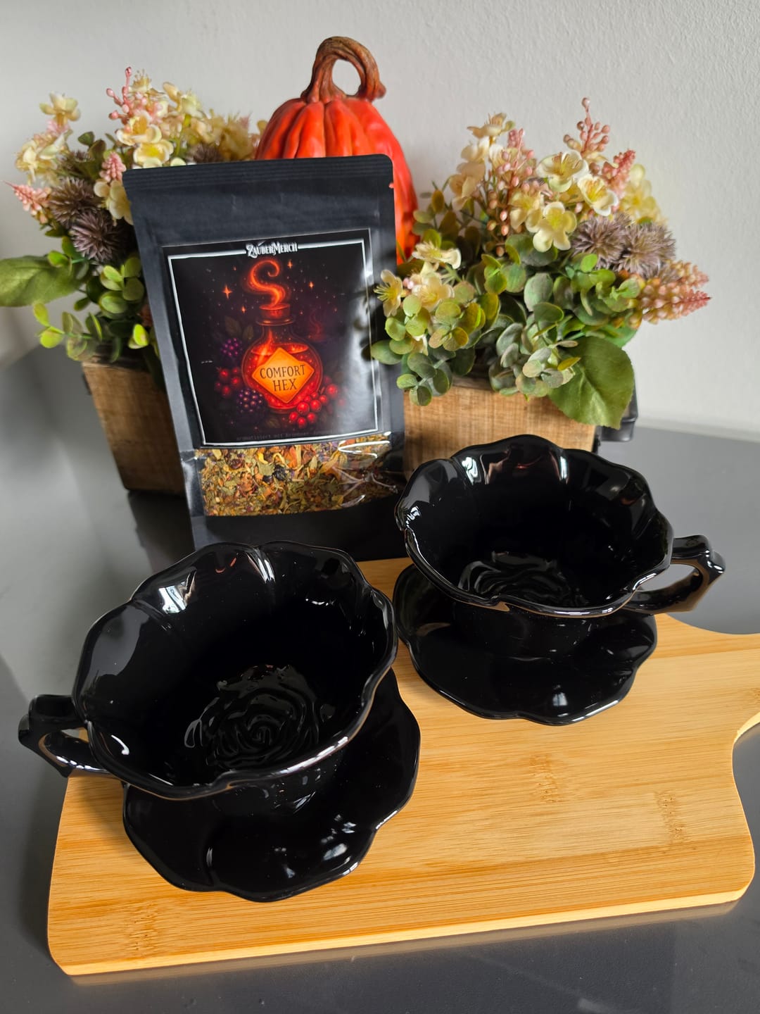 Customer photo review of Schwarze Rosen-Teetasse mit Untertasse – Gothic Keramikbecher