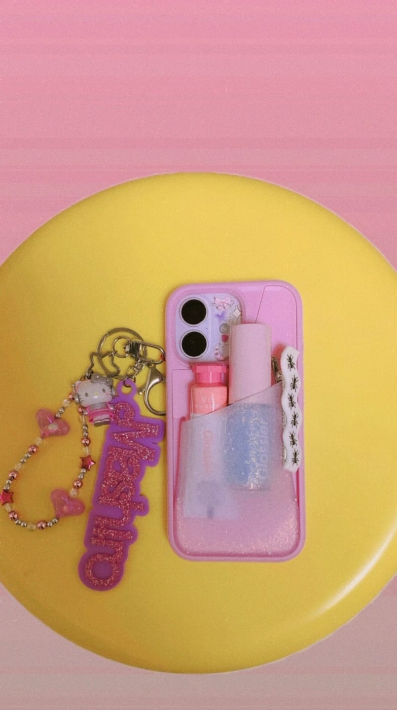 Customer photo review of Flex Pouch - iPhone 17