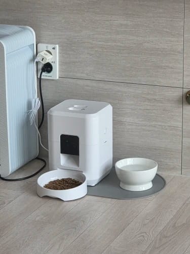 Customer photo review of Smart Pet Feeder Automatic Cat Feeder Dog Slow Food Machine With Timed Quantitative Automatic Cat Food Dispenser Cat Dog Bowl