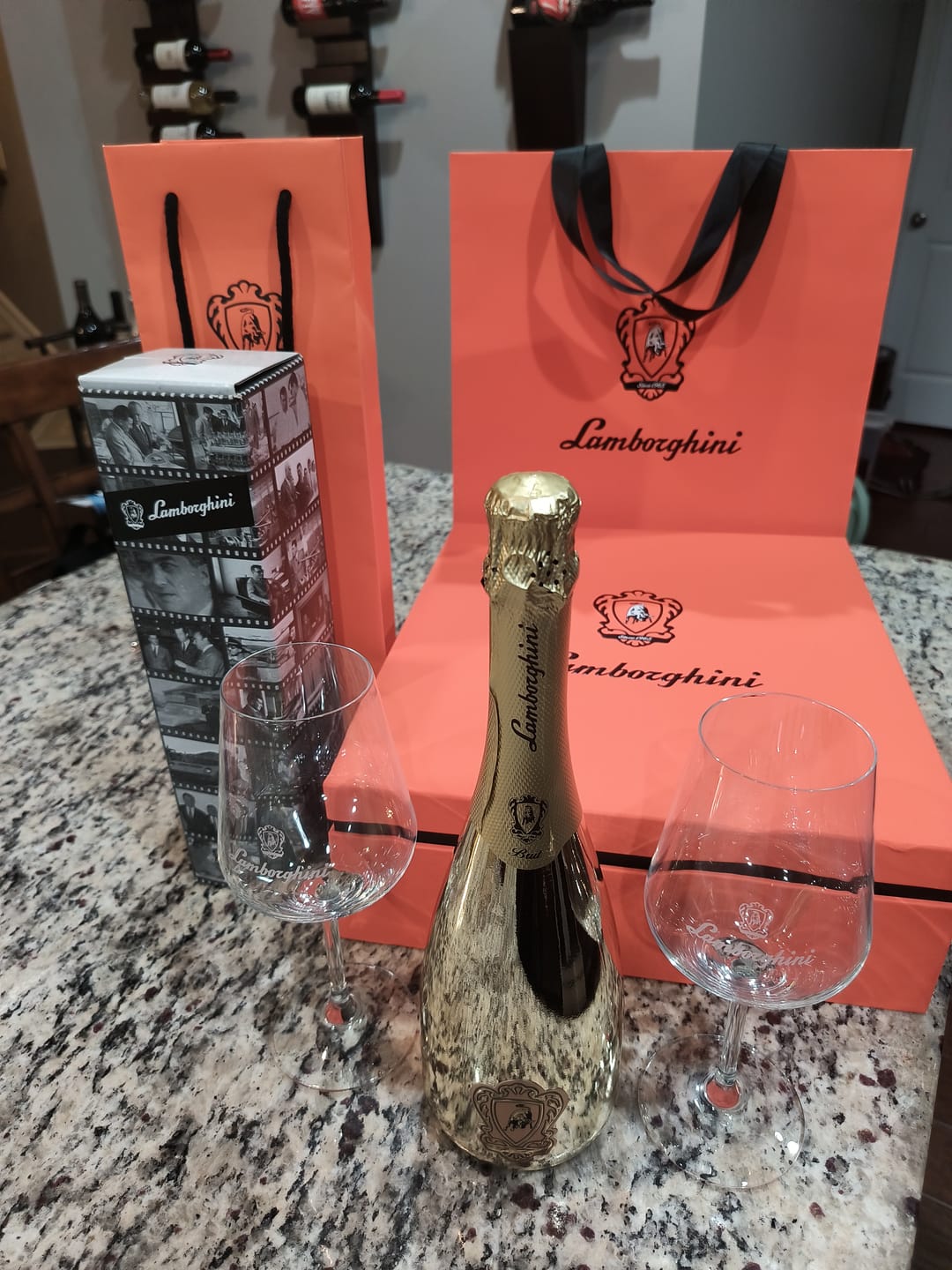 Customer photo review of Lamborghini Oro Vino Spumante with Gift Set (2026)