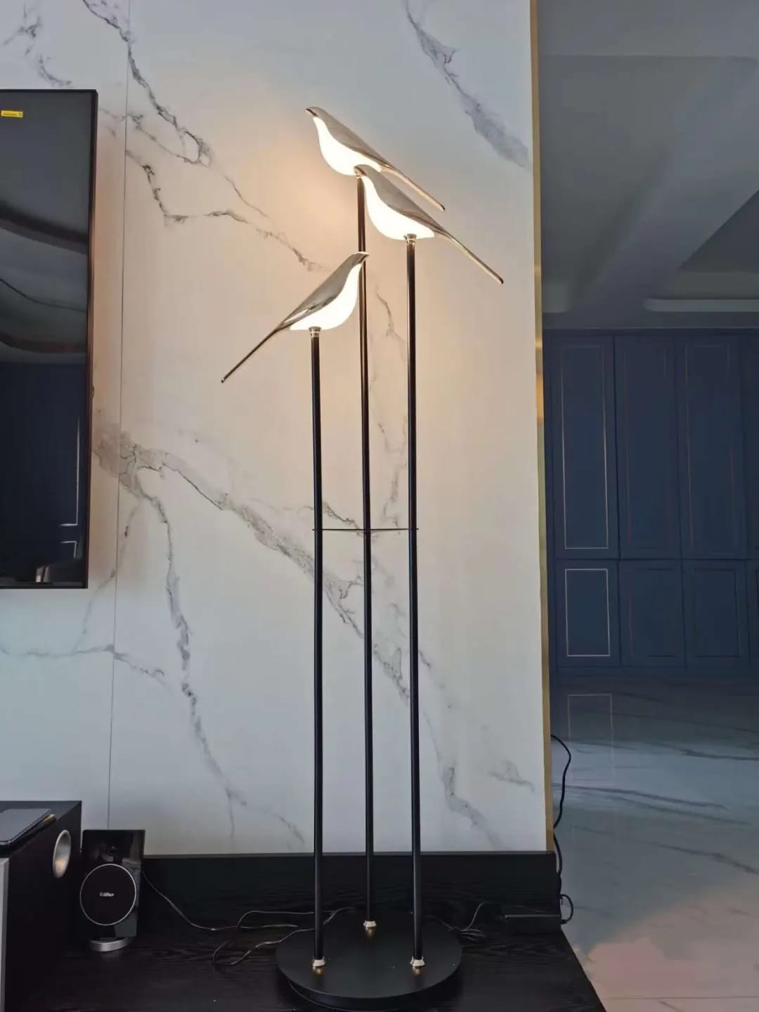 Customer photo review of Bird Floor Lamp, 3 Gold Birds on Black Stems, LED, 153 cm