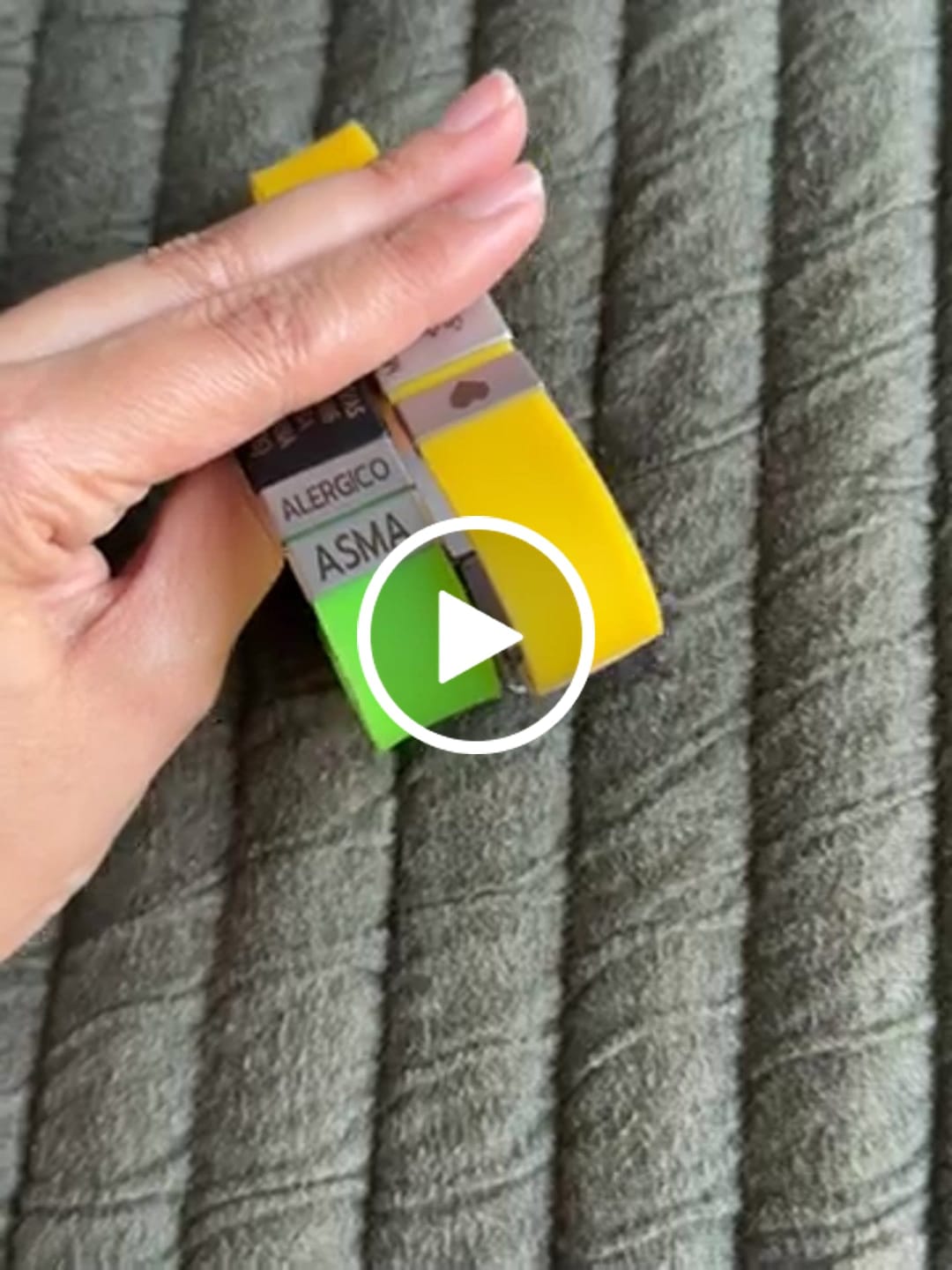 Customer video review of Emblemas Para AxoID