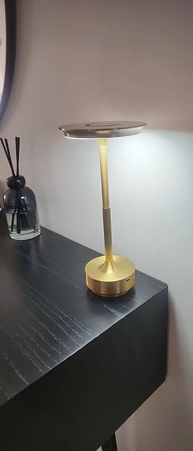 Customer photo review of Lampe de Table Sans Fil Rechargeable en Métal, Lampe de Chevet Tactile LED Design avec Variateur pour Maison et Restaurant - Domitille