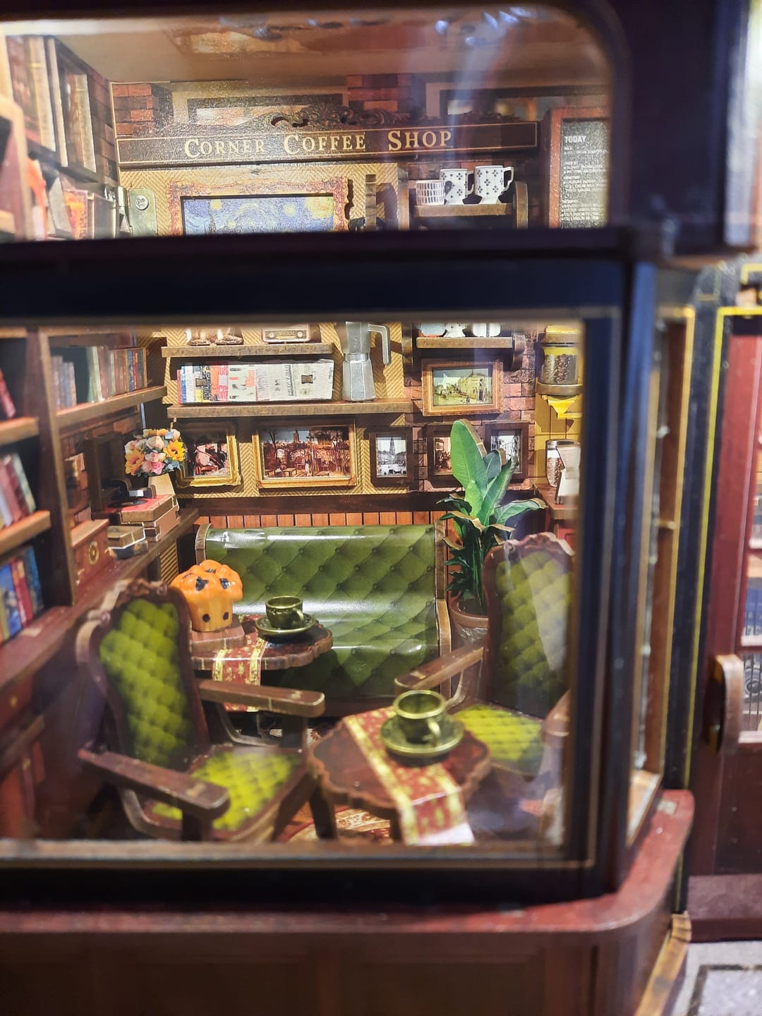Customer photo review of Maison miniature - Café Littéraire
