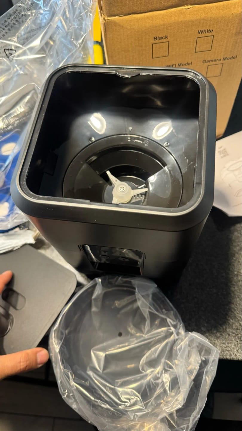 Customer photo review of Smart Pet Feeder Automatic Cat Feeder Dog Slow Food Machine With Timed Quantitative Automatic Cat Food Dispenser Cat Dog Bowl