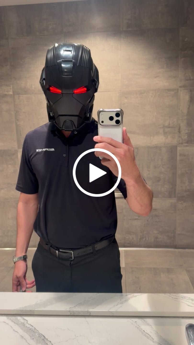 Customer video review of US | 2026 Wearable IronMan MK17 Helmet | Voice Control & LED Eyes | 4 Colors | 2026 Latest Version