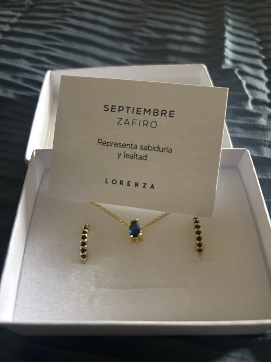 Customer photo review of Collar Birthstone Gota Dorado
