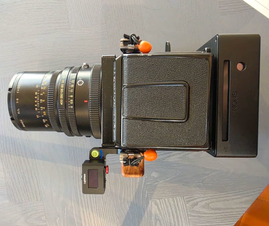 Customer photo review of Mamiya RZ67 / RB67 Solid Wood Finger Thumb Grip