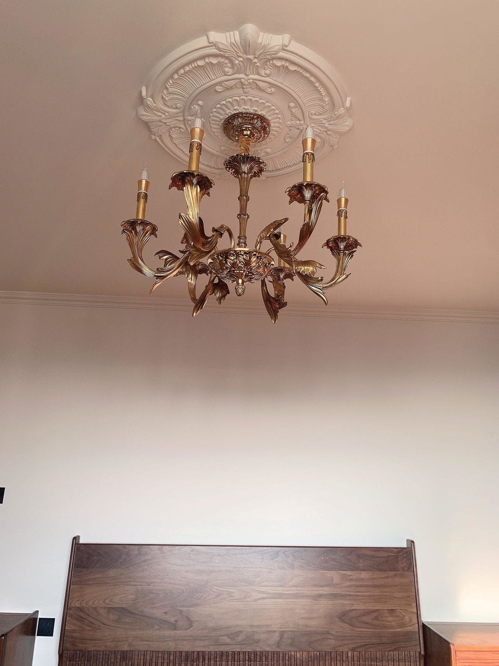 Customer photo review of Antique Brass Chandelier, Curved Arms, Candle Style Lights, 50 cm Tall