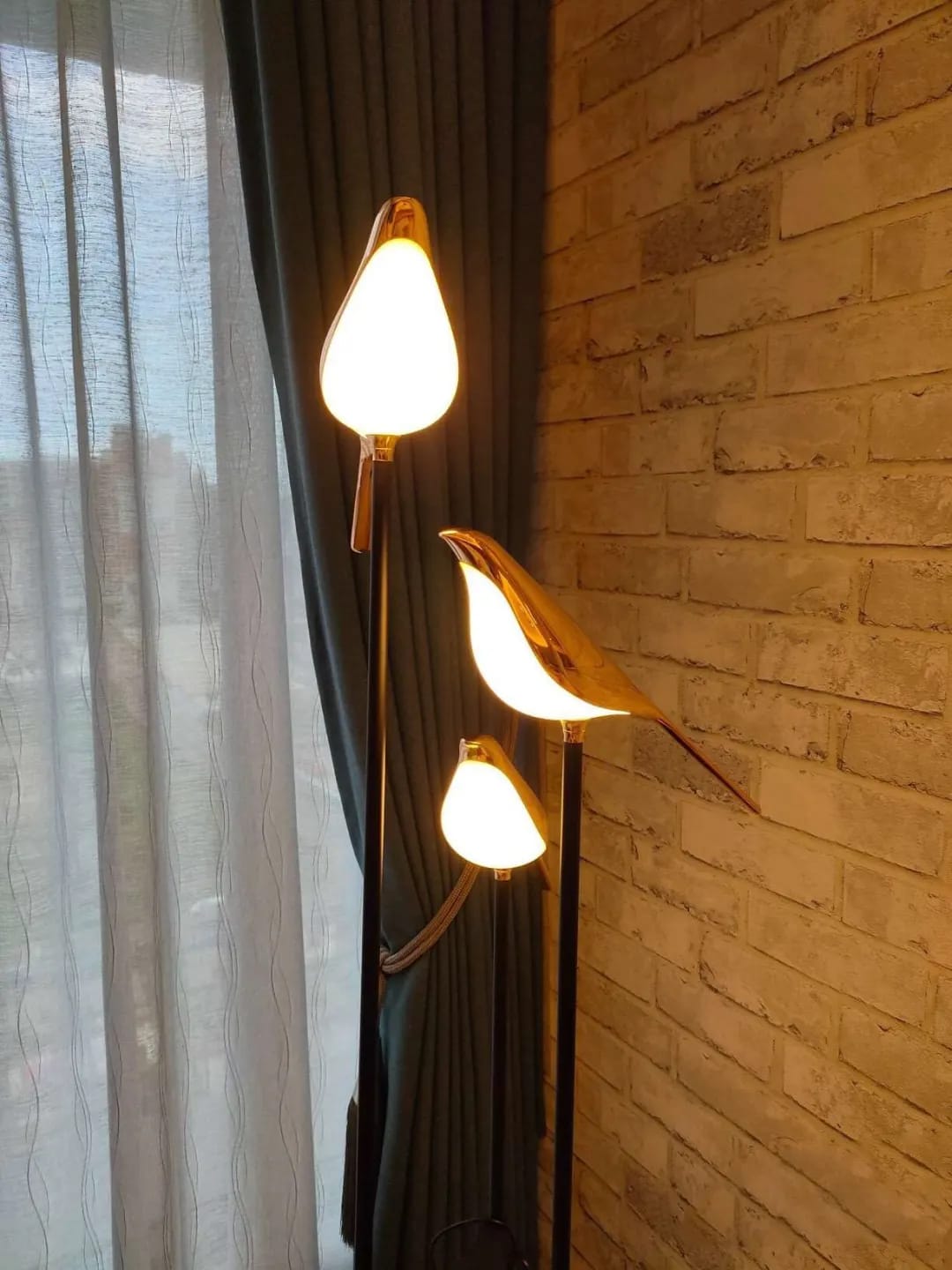 Customer photo review of Bird Floor Lamp, 3 Gold Birds on Black Stems, LED, 153 cm