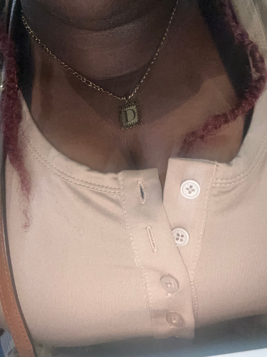 Customer photo review of Embossed Initial Necklace w/ Figaro Chain