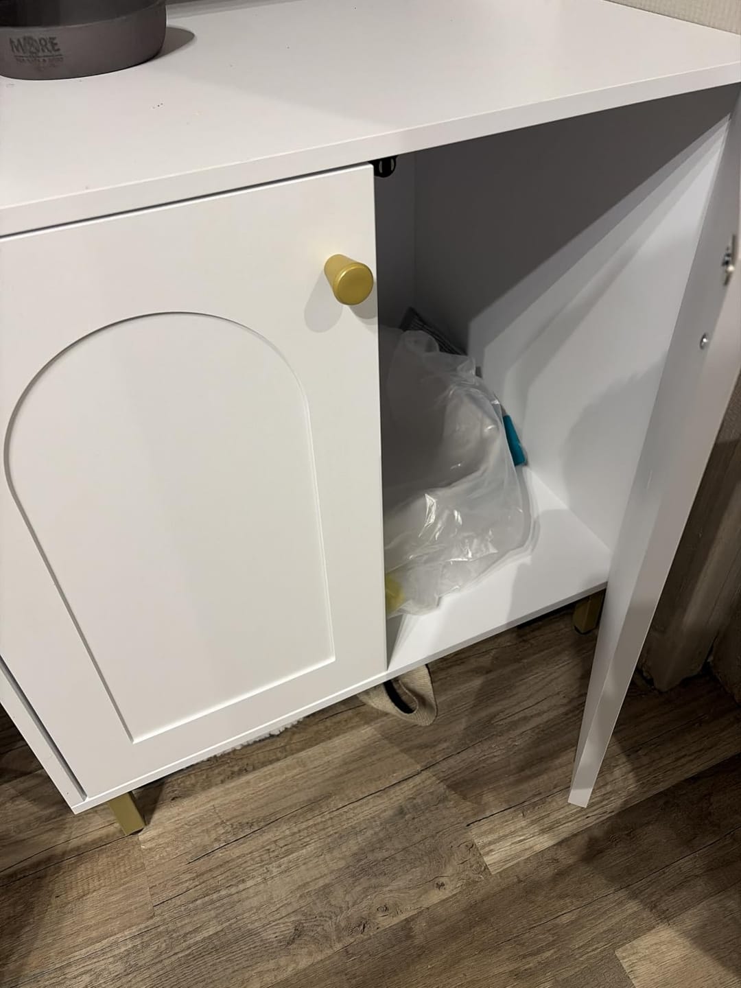 Customer photo review of Meuble cache-litière blanc et or — Kube