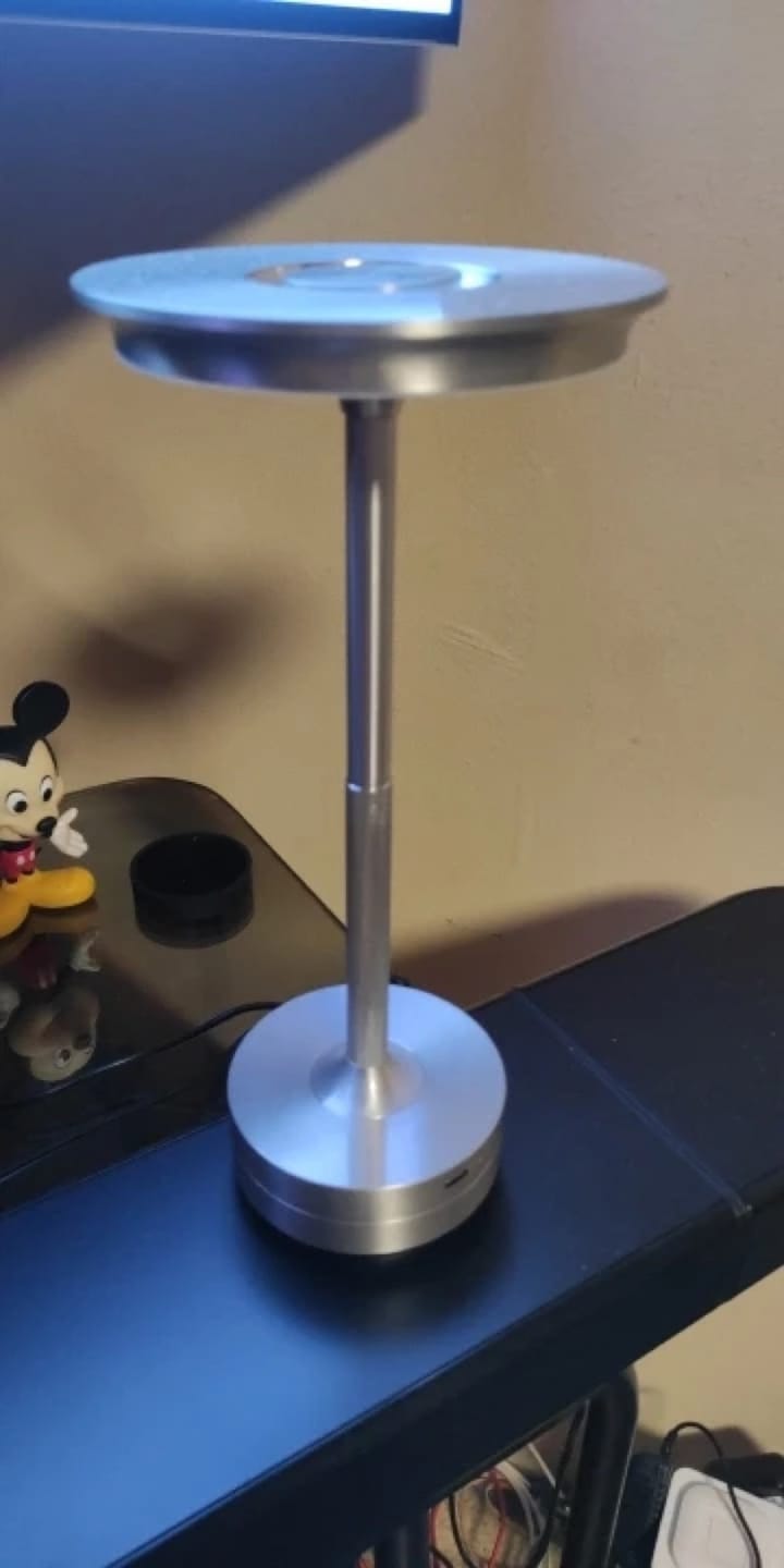 Customer photo review of Lampe de Table Sans Fil Rechargeable en Métal, Lampe de Chevet Tactile LED Design avec Variateur pour Maison et Restaurant - Domitille