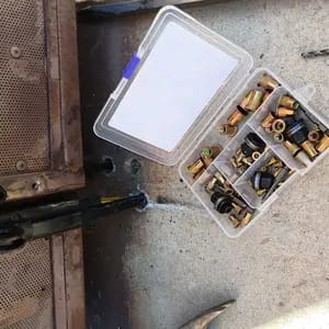 Customer photo review of Ferramenta manual para porcas rebitáveis em aço carbono