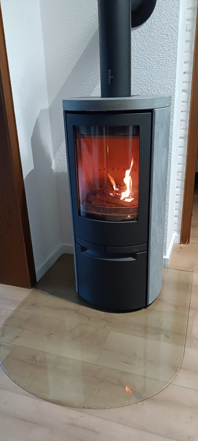 Customer photo review of Glasplatte Kamin, Funkenschutzplatte Glas für Kaminofen - Rundbogen
