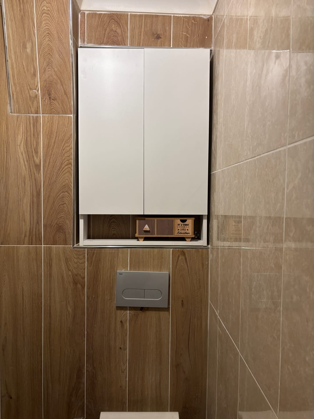 Customer photo review of Rani KB111 Kapaklı Banyo Dolabı Raflı Klozet Üstü Çok Amaçlı Dolap Beyaz