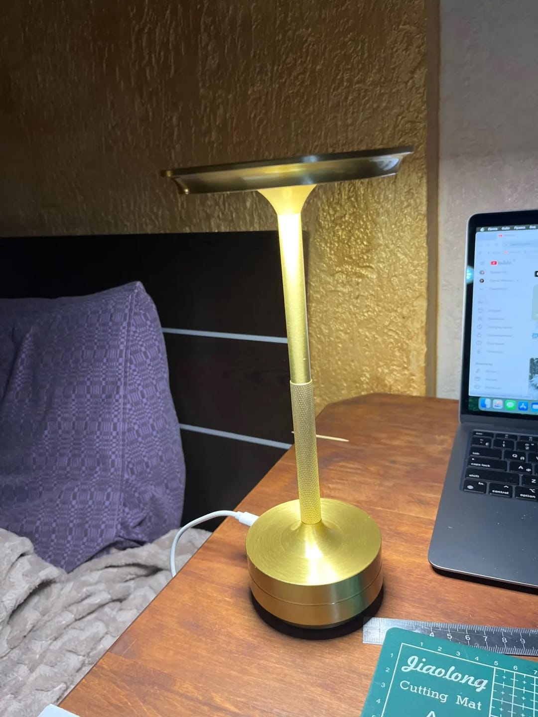 Customer photo review of Lampe de Table Sans Fil Rechargeable en Métal, Lampe de Chevet Tactile LED Design avec Variateur pour Maison et Restaurant - Domitille