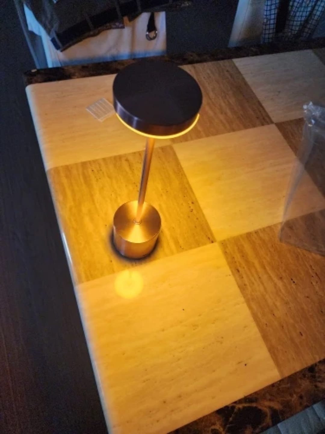 Customer photo review of Lampe à Poser Sans Fil LED Rechargeable, Lampe de Table Tactile Minimaliste à Intensité Variable pour Chevet, Salon et Salle à Manger - Ysaline