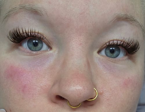 Reviewer's eyes with applied Soft Brown Edition DIY lashes in natural brown tone