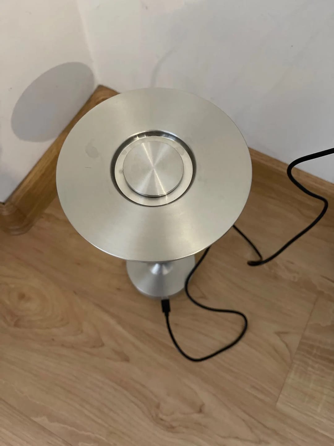 Customer photo review of Lampe de Table Sans Fil Rechargeable en Métal, Lampe de Chevet Tactile LED Design avec Variateur pour Maison et Restaurant - Domitille