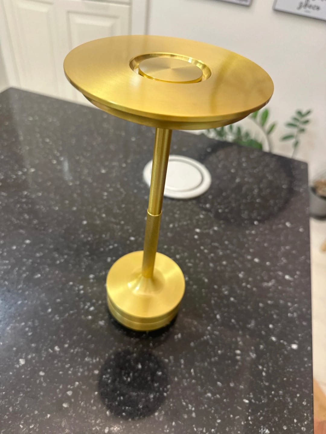Customer photo review of Lampe de Table Sans Fil Rechargeable en Métal, Lampe de Chevet Tactile LED Design avec Variateur pour Maison et Restaurant - Domitille