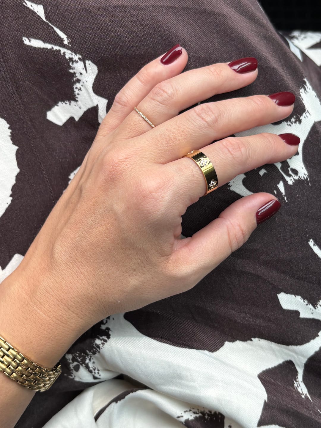 Customer photo review of Gold Crystal Clover Band Ring