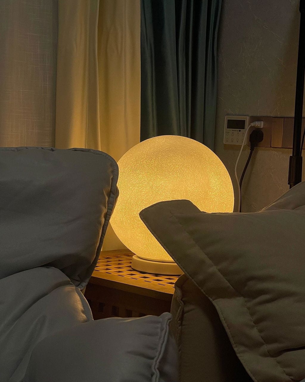 Customer photo review of Moon Surface Table Lamp, White Sphere, Integrated LED, 3000 K