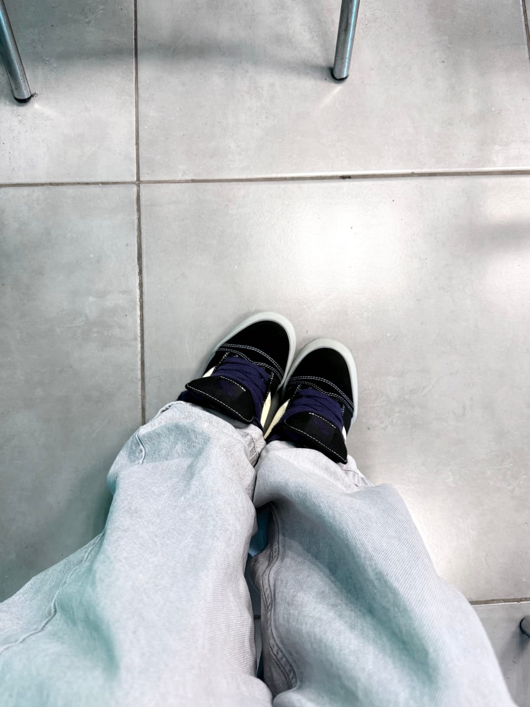 Customer photo review of Zapatilla Vans Knu Skool Mujer Negro - Morado