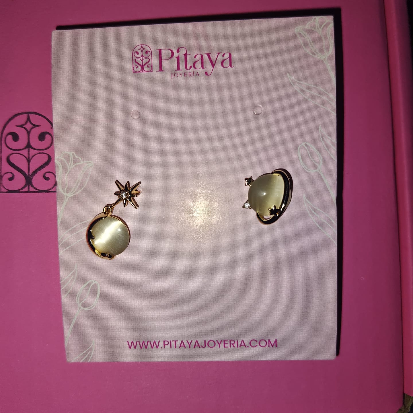 Customer photo review of Aretes de Saturno de Ópalo