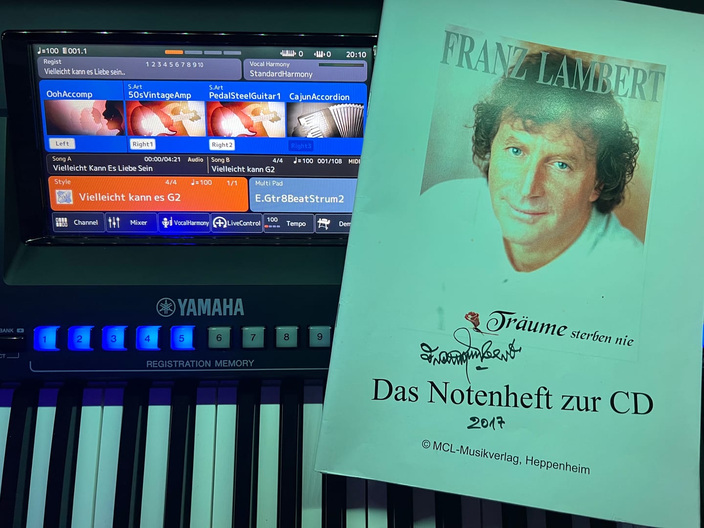 Customer photo review of Vielleicht kann es Liebe sein (Keyboard-Style)