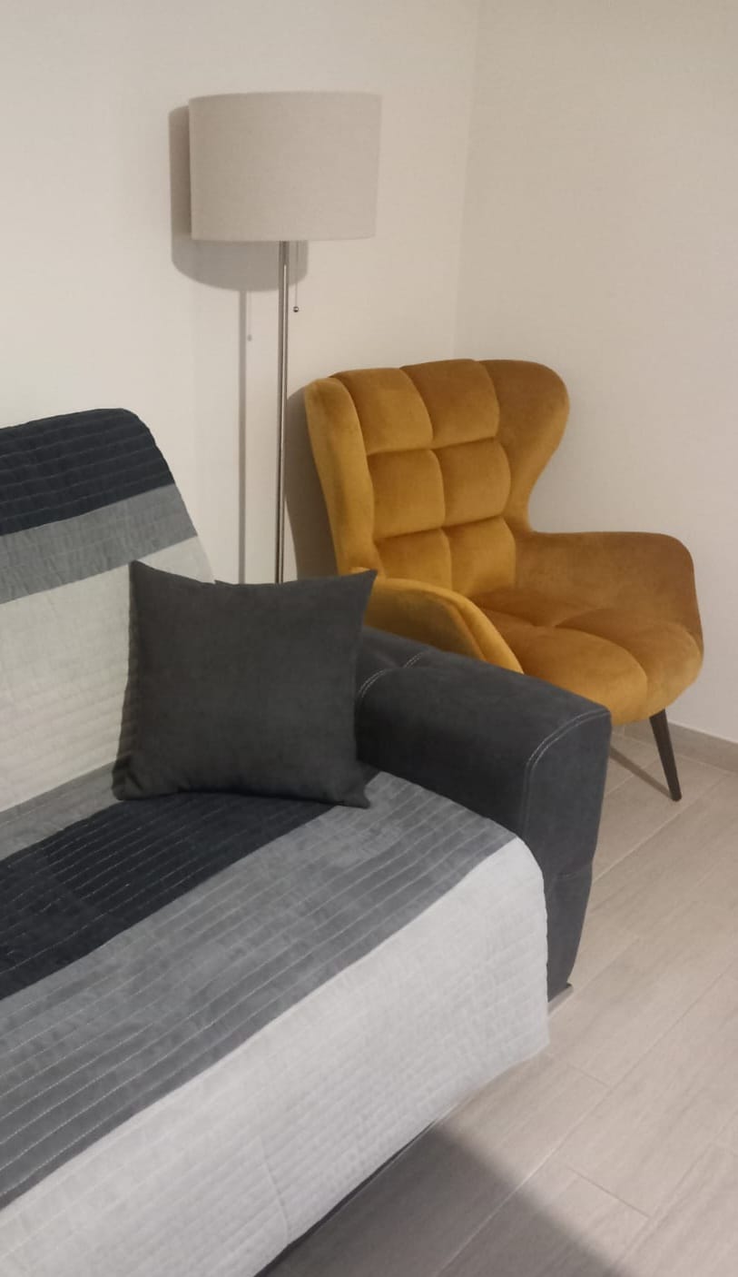 Customer photo review of Fotoliu clasic TYRION, stofa catifelata galben mustar - Bluvel 68, 75x86x91 cm