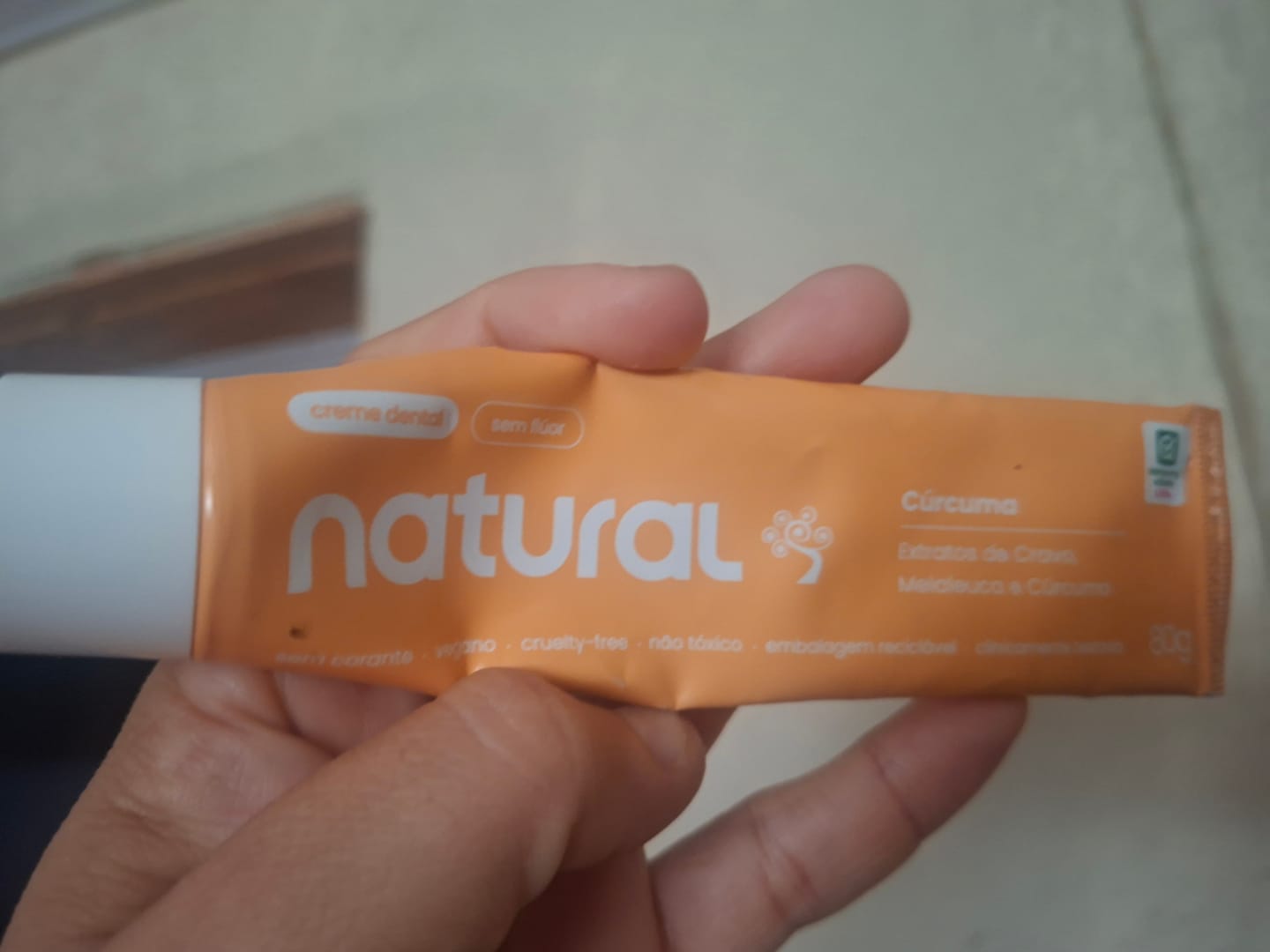 Customer photo review of Creme Dental Natural com Cúrcuma, Cravo e Melaleuca 80g
