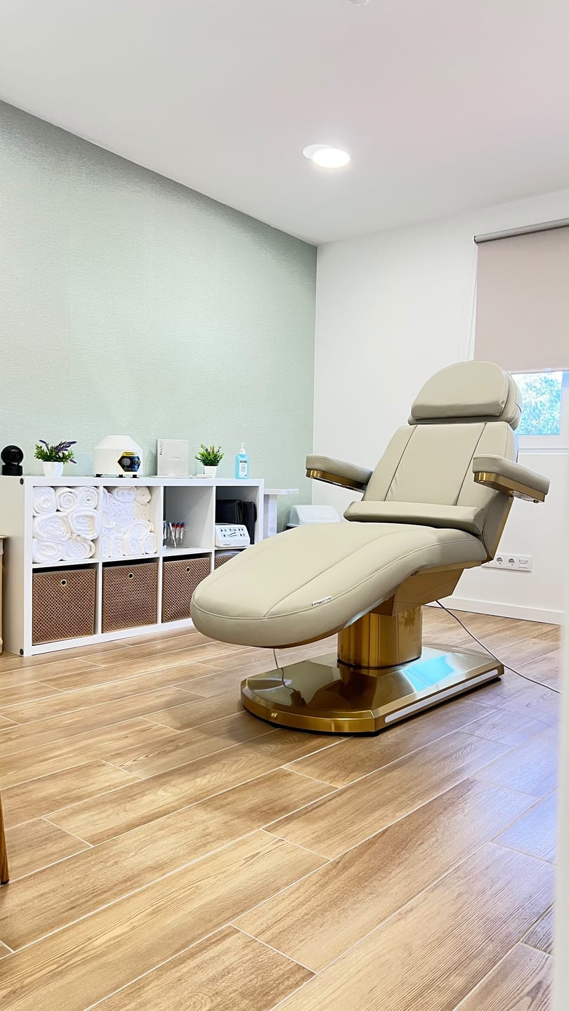 Customer photo review of Elektryczne łóżko do zabiegów i stylizacji rzęs Étoile - Kamienny Taupe