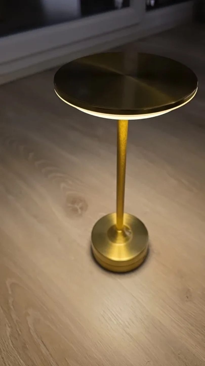 Customer photo review of Lampe à Poser Sans Fil LED Rechargeable, Lampe de Table Tactile Minimaliste à Intensité Variable pour Chevet, Salon et Salle à Manger - Ysaline