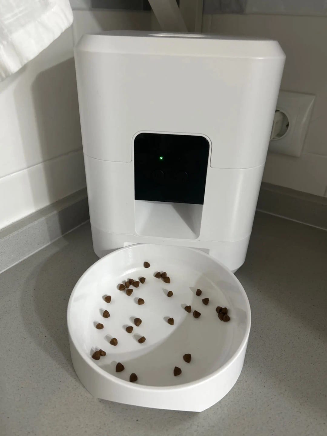 Customer photo review of Smart Pet Feeder Automatic Cat Feeder Dog Slow Food Machine With Timed Quantitative Automatic Cat Food Dispenser Cat Dog Bowl