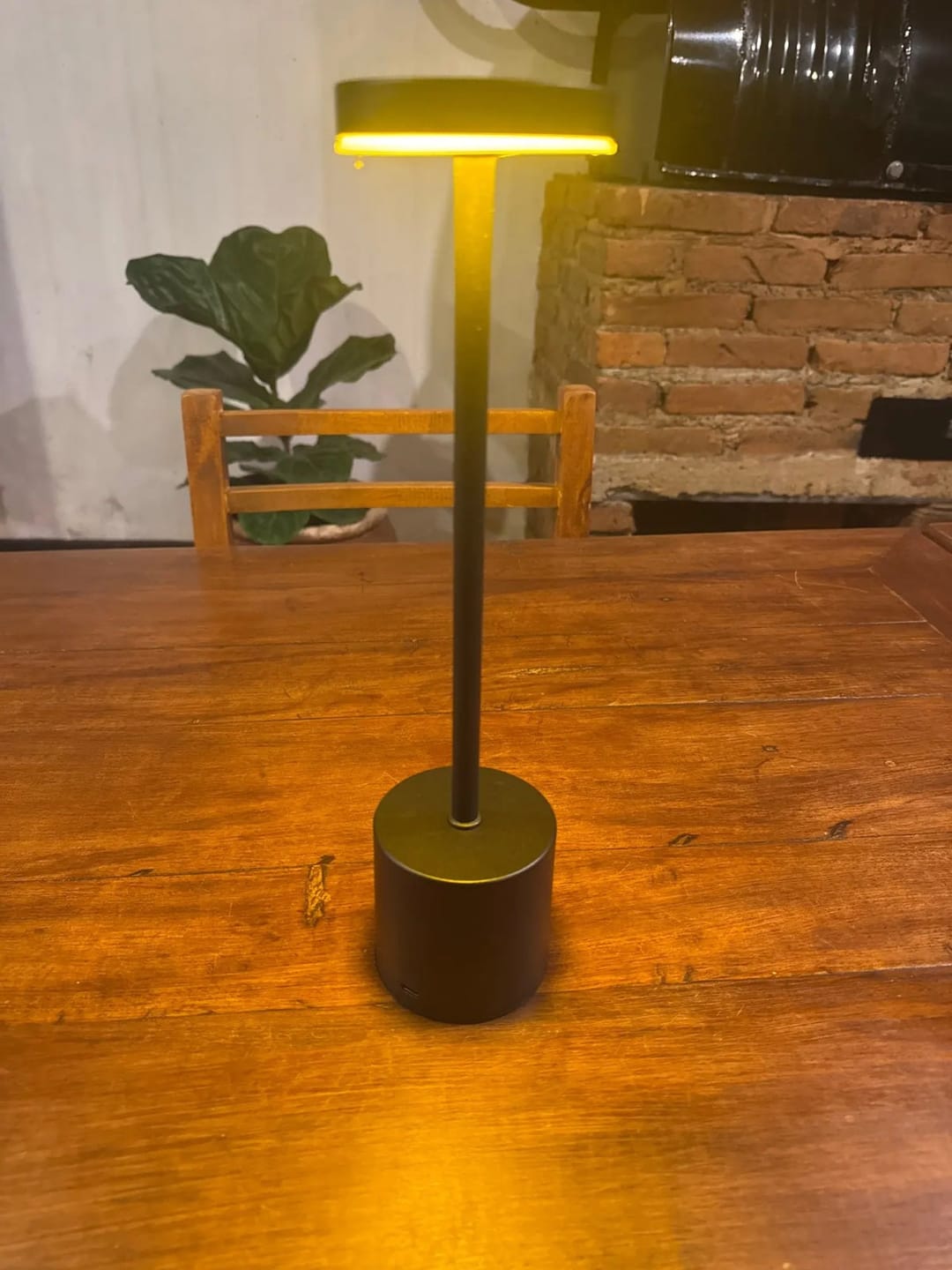 Customer photo review of Lampe à Poser Sans Fil LED Rechargeable, Lampe de Table Tactile Minimaliste à Intensité Variable pour Chevet, Salon et Salle à Manger - Ysaline