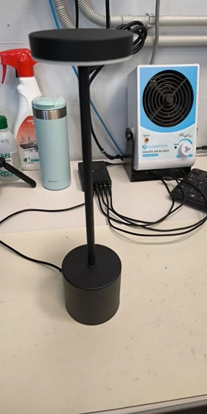 Customer photo review of Lampe à Poser Sans Fil LED Rechargeable, Lampe de Table Tactile Minimaliste à Intensité Variable pour Chevet, Salon et Salle à Manger - Ysaline